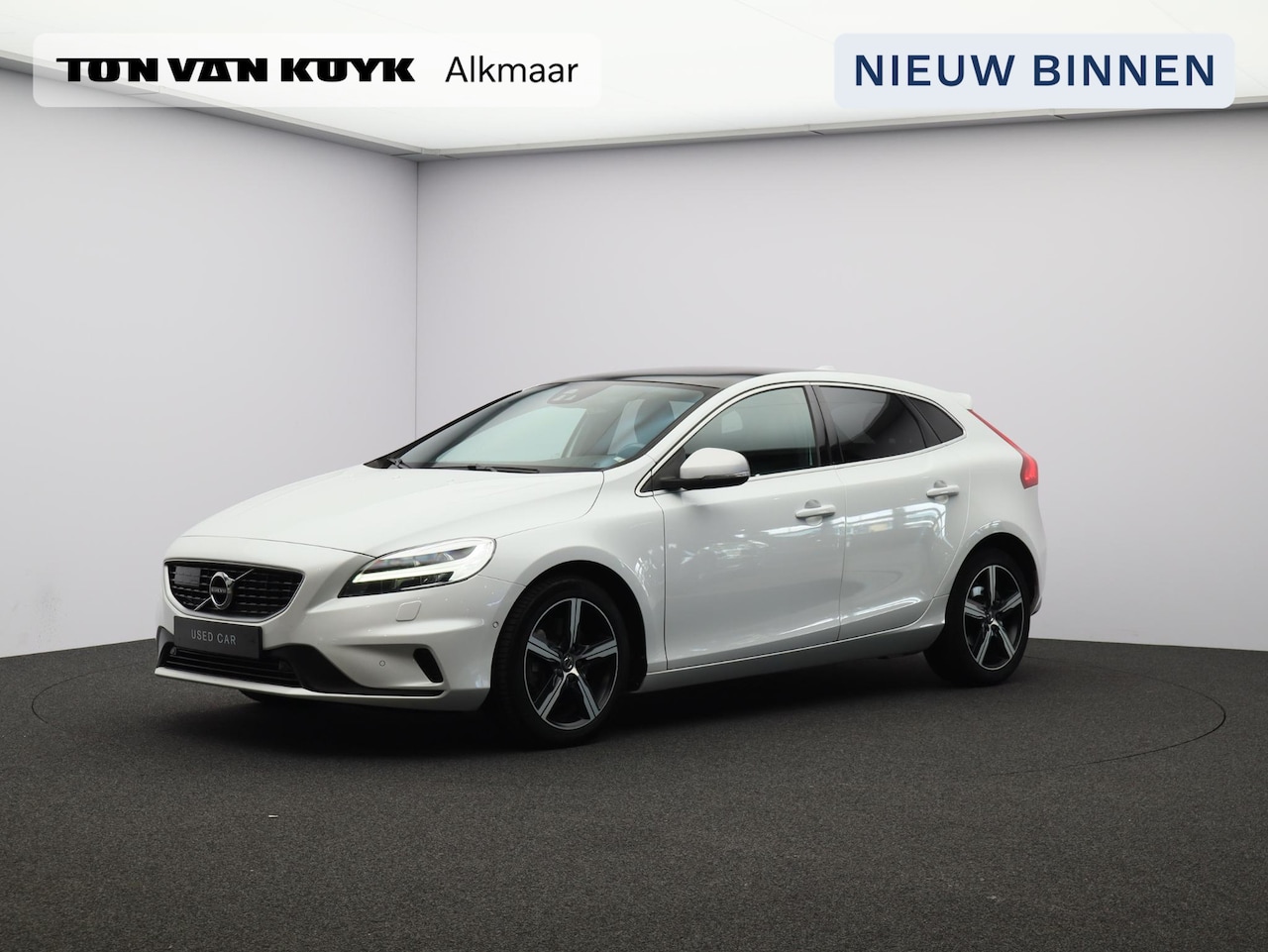 Volvo V40 - T3 Automaat Polar+ Sport R-Design / Trekhaak / Adapt. cruise / Standkachel / Elektr. bed. - AutoWereld.nl