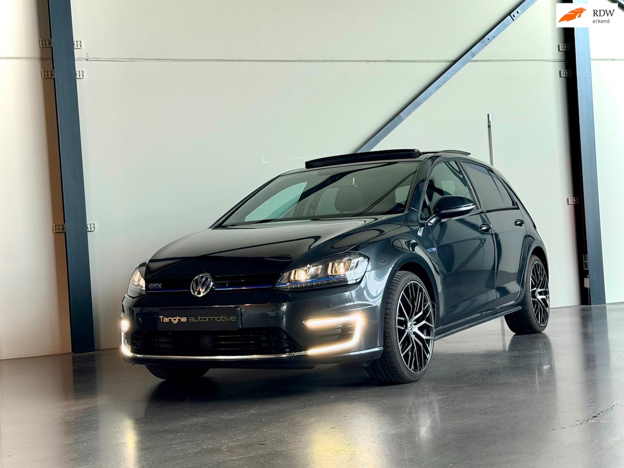 Volkswagen Golf - 1.4 TSI GTE 1.4 TSI GTE, Adaptieve Cruise, Panodak, Trekhaak, Apple Car Play - AutoWereld.nl