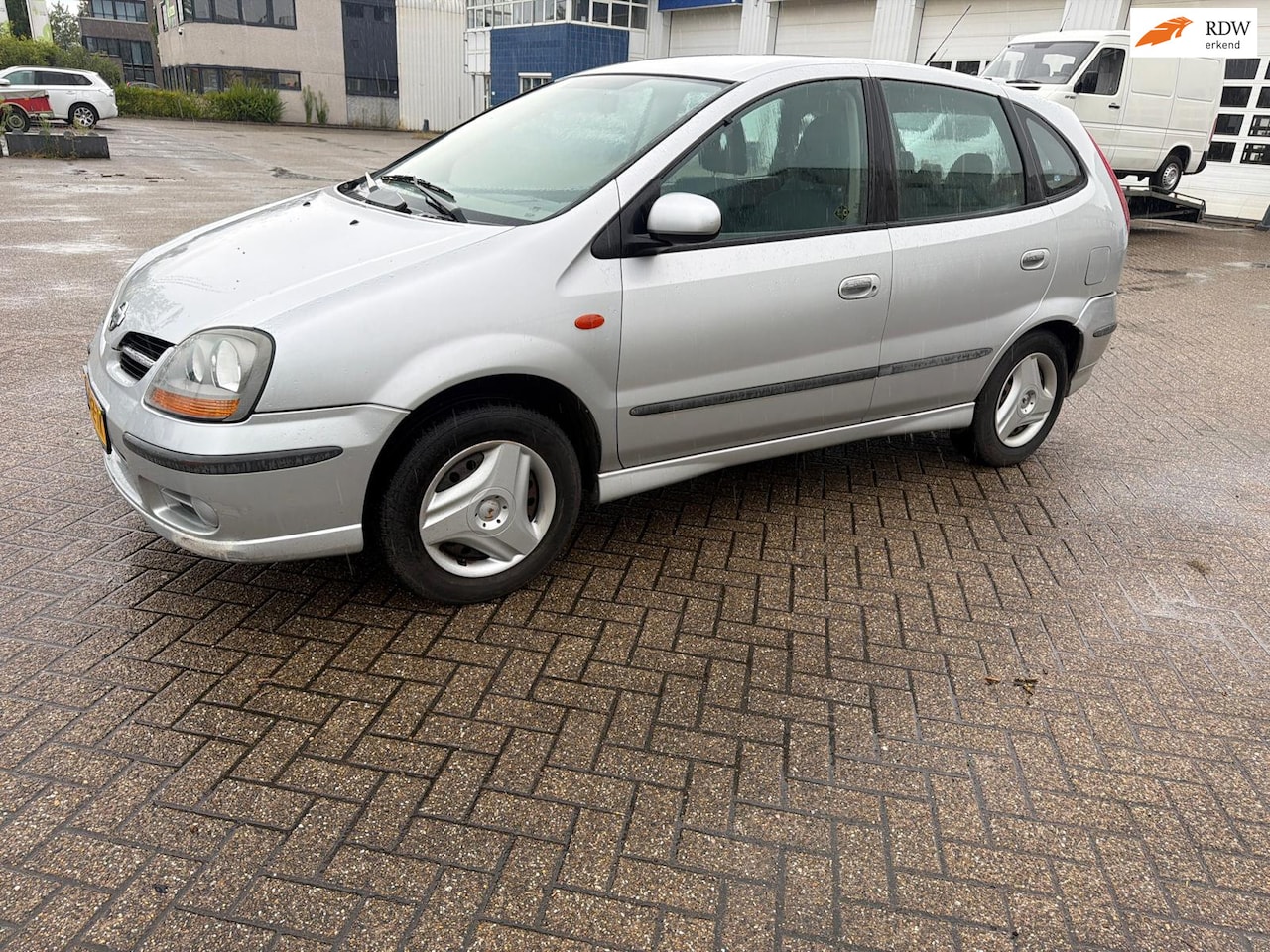 Nissan Almera Tino - 2.0 CVT Ambience - airco - AutoWereld.nl