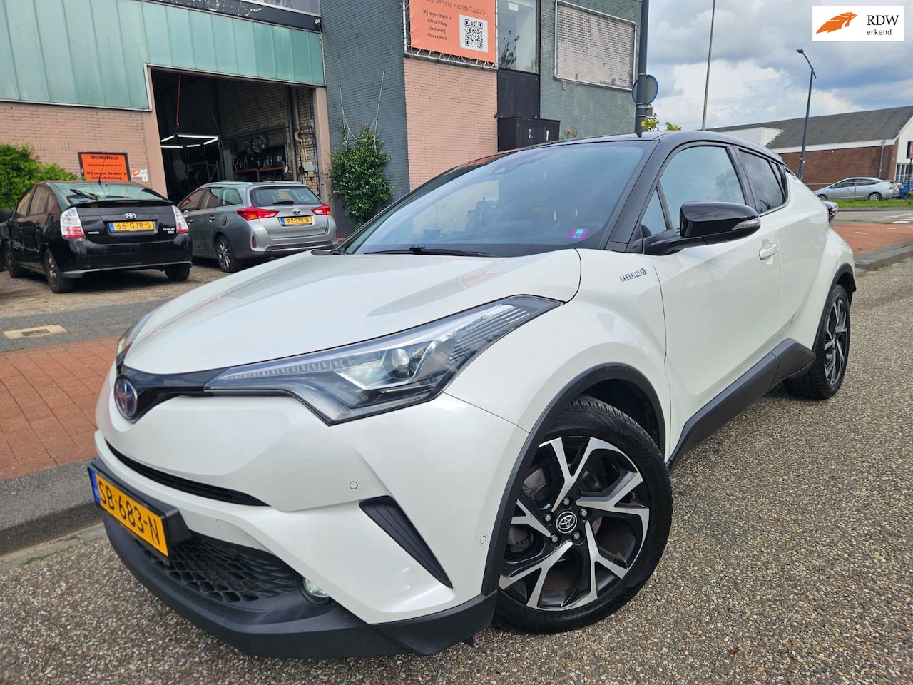 Toyota C-HR - 1.8 Hybrid Bi-Tone Plus GARANTIE - AutoWereld.nl