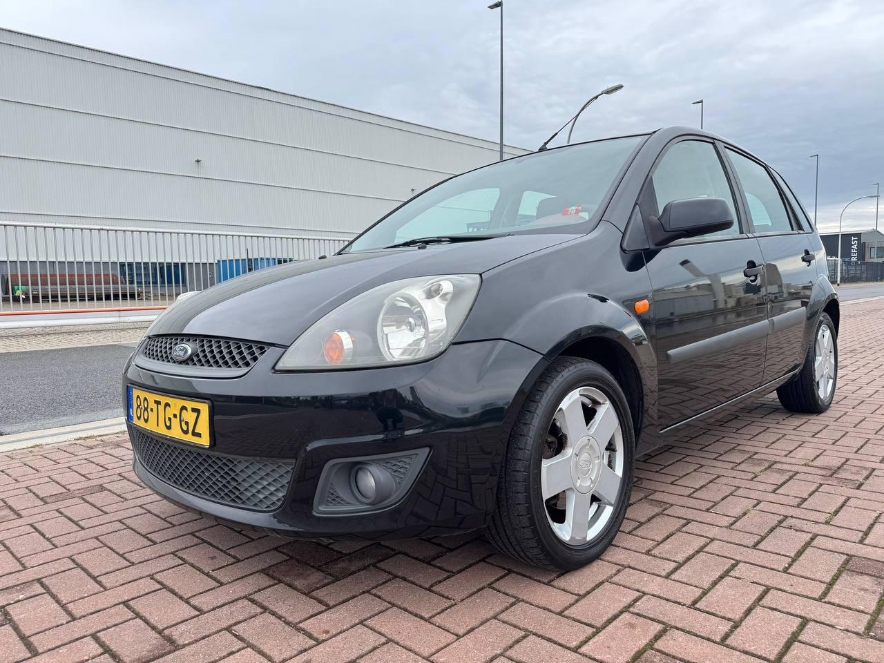 Ford Fiesta - 1.3-8V Futura /Airco/St.bkr/5 drs/Nieuwe APK - AutoWereld.nl