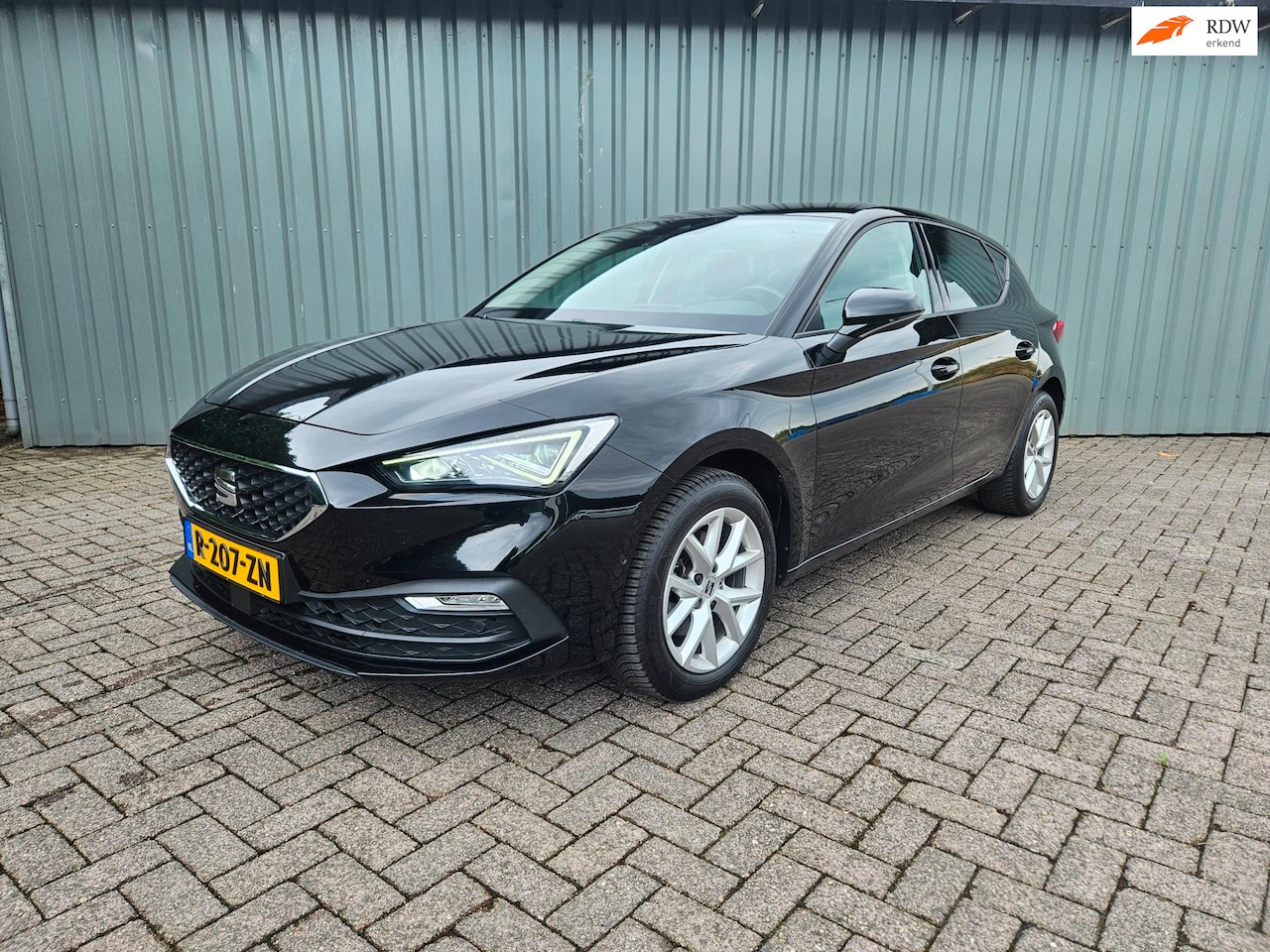 SEAT Leon - 5 Deurs 1.5 TSI Style Business Intense Camera Stoel/Stuurverwarming Navi - AutoWereld.nl