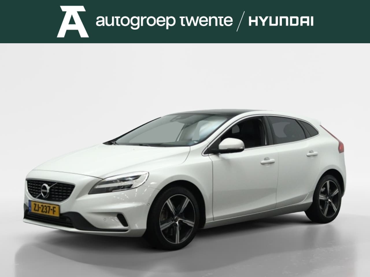 Volvo V40 - 1.5 T3 Polar+ Sport | Navigatie | StoelVerwarming | Camera | Cruise | - AutoWereld.nl