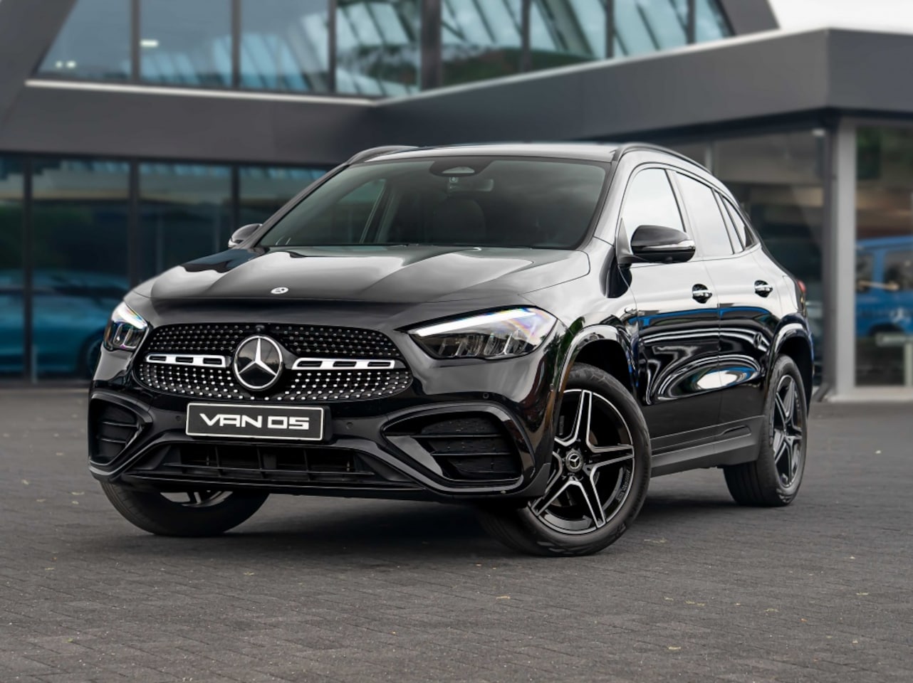 Mercedes-Benz GLA-Klasse - GLA 250e AMG Line | Pano | Burmester | Trekhaak | Memory - AutoWereld.nl