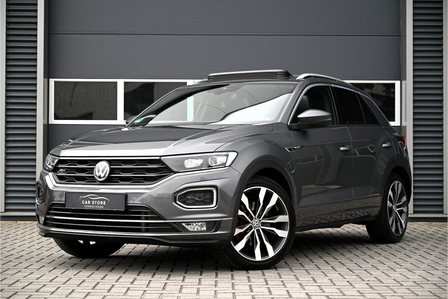 Volkswagen T-Roc - 2.0 TSI 4Motion / 3 X R-LINE / PANO / VIRTUAL / CAMERA / ACC / LANE ASSIST / TREKHAAK / 19 - AutoWereld.nl