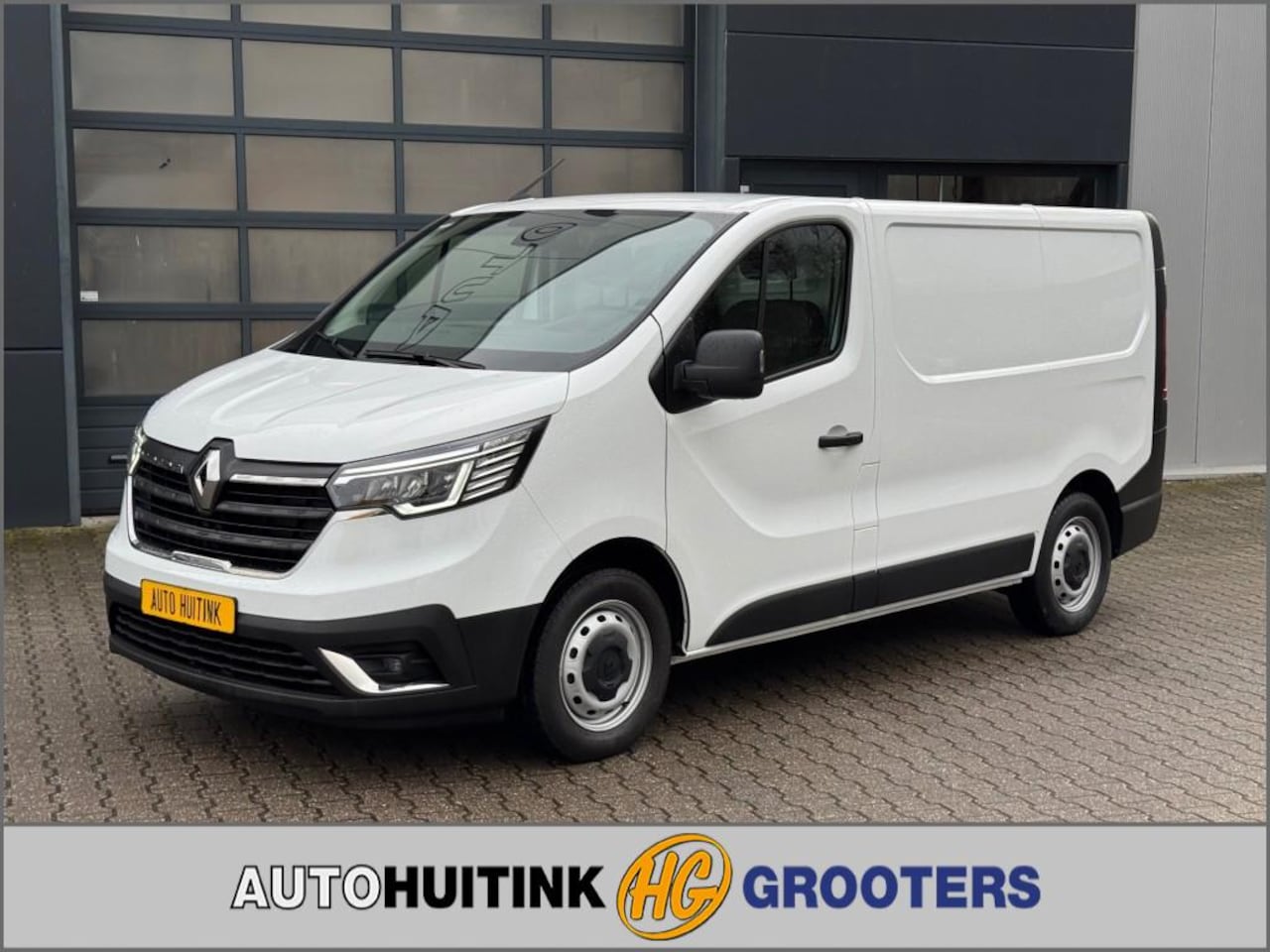 Renault Trafic - 2.0 D 130pk  L1H1 - stoelverwarming - camera - trekhaak - geen airco - AutoWereld.nl