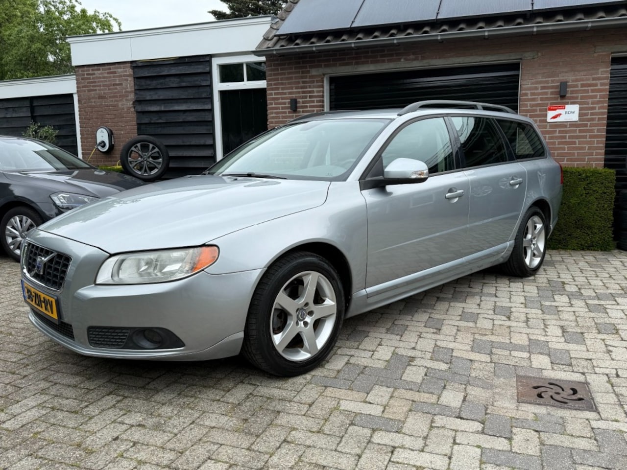 Volvo V70 - momentum*Lederen bekleding*trekhaak*cv - AutoWereld.nl