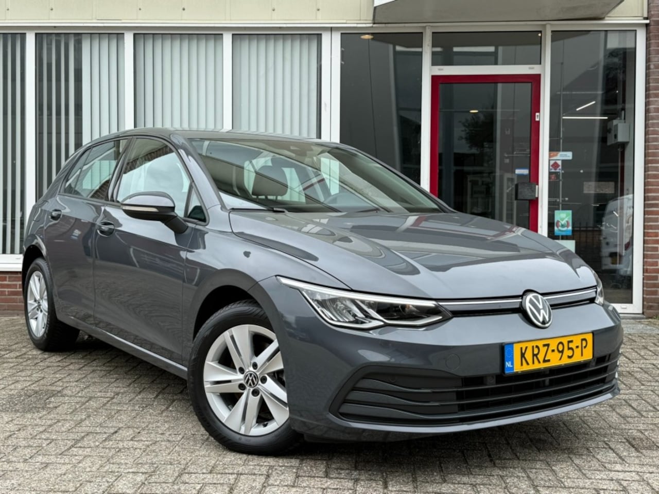 Volkswagen Golf - 1.5 TSI Life Business 131 PK I Rijklaar I Navigatie I DAB I Stoelverwarming - AutoWereld.nl