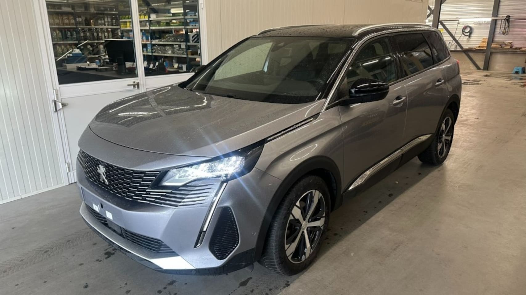 Peugeot 5008 - Allure, 130 PK, automaat,Leder, 7 pers,elec.a.klep,4 seizoenen banden - AutoWereld.nl
