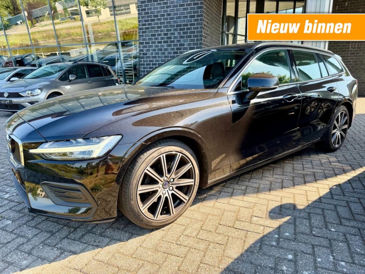 Volvo V60 - 2.0 D3 - LEDER - PANO - TREKH. - ORG. NL. - AutoWereld.nl
