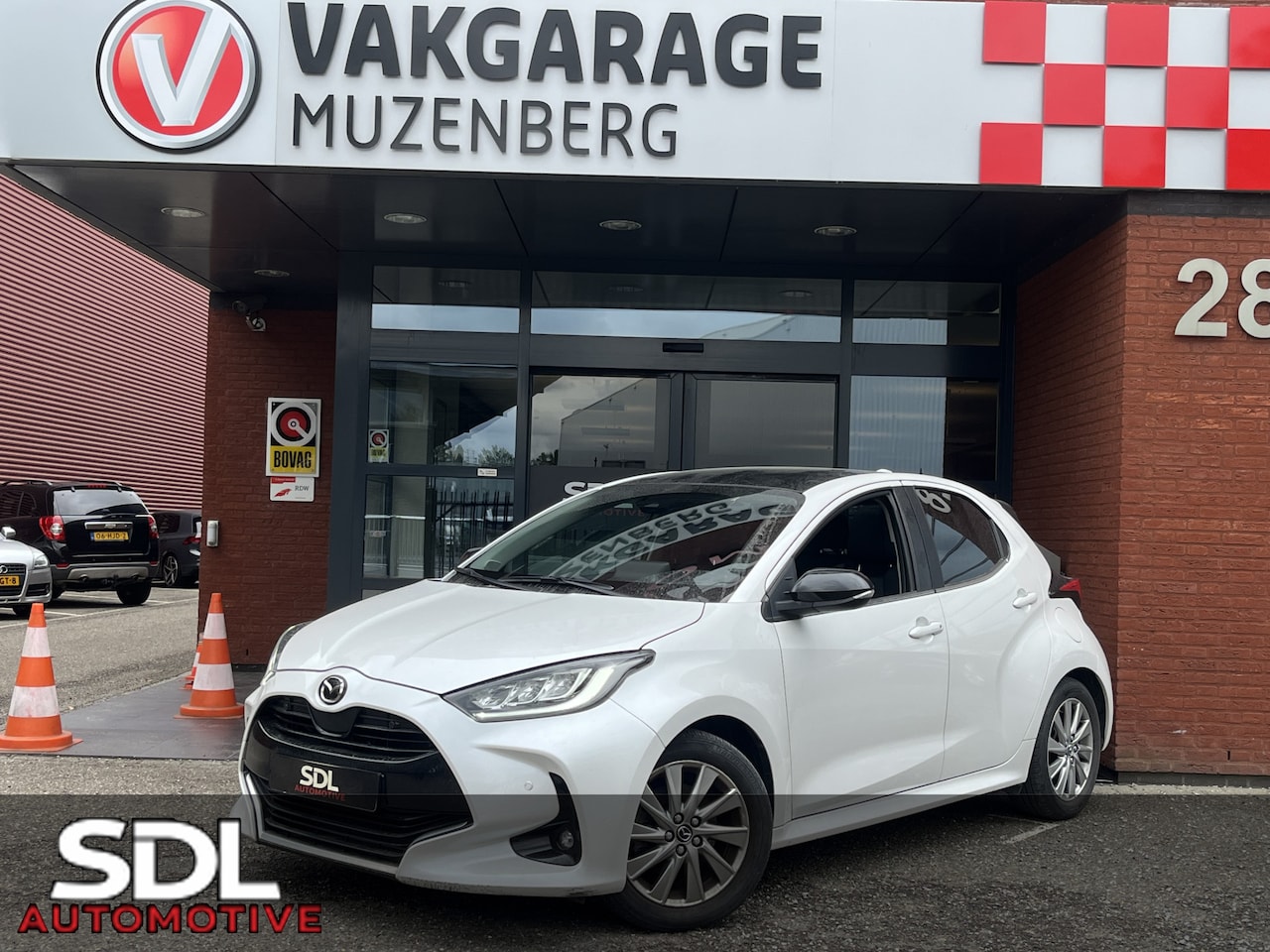 Mazda 2 Hybrid - 1.5 Homura Plus // PANORAMADAK!! // ADAPTIVE CRUISE // CAMERA // CLIMA // HALF LEDER // HE - AutoWereld.nl