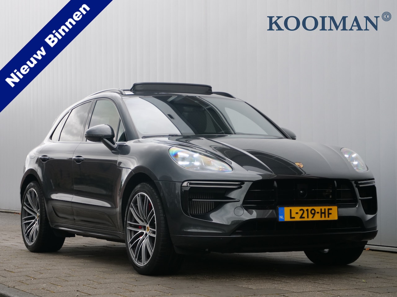 Porsche Macan - 2.9 Turbo 441 Pk Automaat Navi / DAB / Leer / Luchtvering / Pano-dak / Apple Carplay - AutoWereld.nl