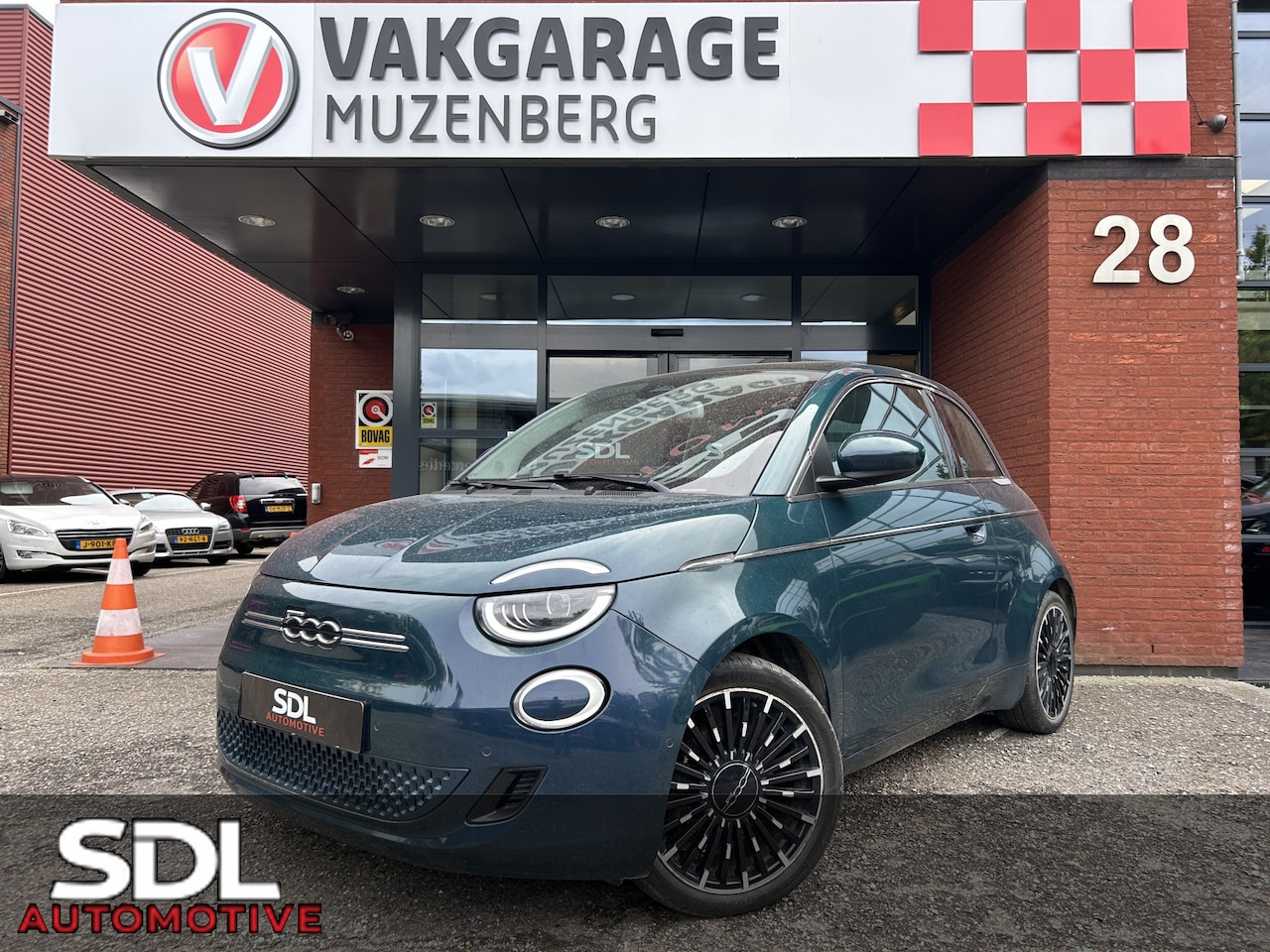 Fiat 500 - La Prima 42 kWh // FULL LED // NAVI + CARPLAY // PANO-DAK // CAMERA // PDC V+A // ADAPTIVE - AutoWereld.nl