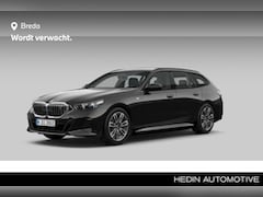BMW i5 Touring - eDrive40 M Sport Edition 84 kWh | M-Sport | Panoramadak elektrisch | Driving Assistant Plu