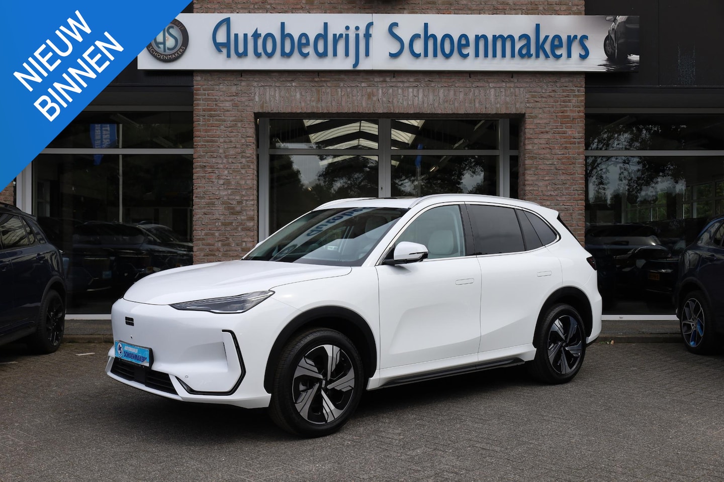 Geely E5 - Max+ 68 kWh WIT-LEDER! 475KM-RIJBEREIK PANO MASSAGE SFEERVERLICHTING LEER STOELVENTILATIE/ - AutoWereld.nl
