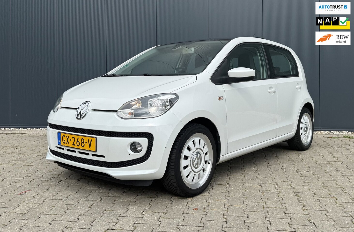 Volkswagen Up! - 1.0 high up! BlueMotion Pano Cruise Airco APK NAP - AutoWereld.nl