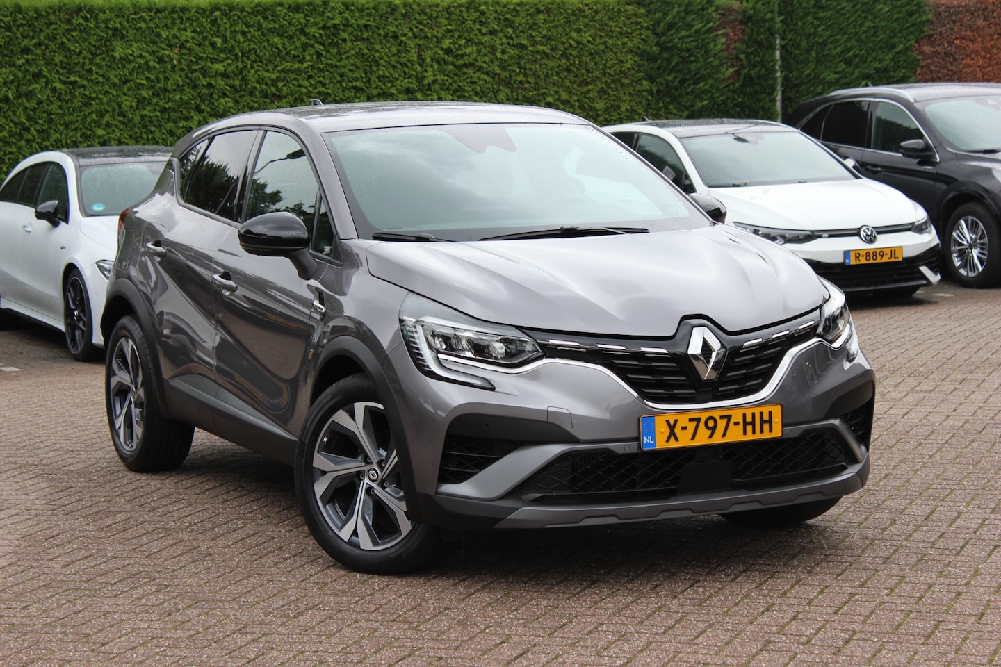 Renault Captur - 1.3 mild hybrid 160 R.S. Line / Trekhaak / Camera / CarPlay / Keyless / 18'' / Half leder - AutoWereld.nl