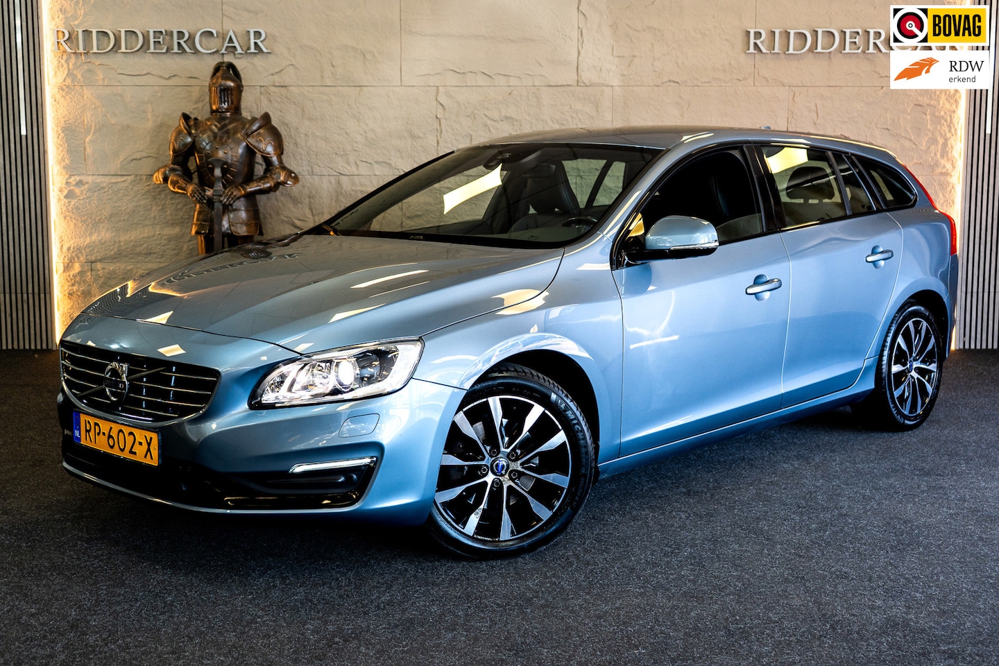 Volvo V60 - 1.5 T3 Polar+ Dynamic|GARANTIE|AUTOMAAT|NAP|TREKHAAK|LEDER|STOELVERW - AutoWereld.nl