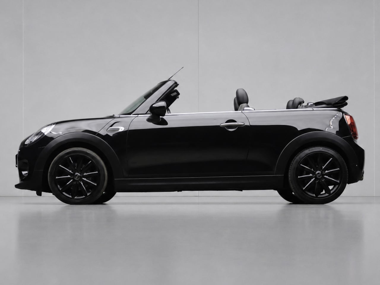 MINI Cabrio - 1.5 Cooper Chili Sport (CABRIO,NAVI,CAMERA,STOELVERWARMING,XENON,CLIMATE,CRUISE,BLACK EDTI - AutoWereld.nl