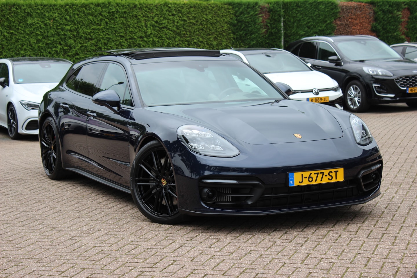 Porsche Panamera Sport Turismo - 2.9 4S E-Hybrid / Panoramadak / 360Camera / Head-up / Achterasbesturing / Softclose / Bose - AutoWereld.nl