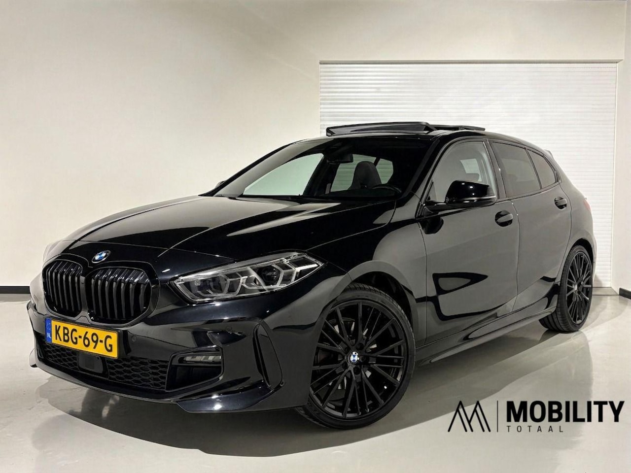 BMW 1-serie - 118i M Sport |PANODAK|KUIPSTOELEN|H&K|19''|ACC|HUD|CAM|SFEER|High Executive|LED|APPLE| - AutoWereld.nl