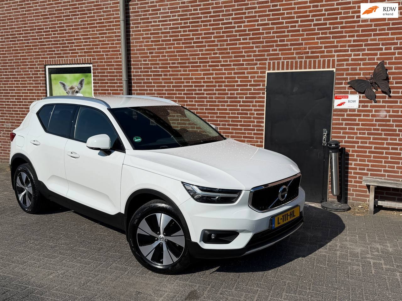 Volvo XC40 - 1.5 T3 Momentum Stuurverwarming, stoelverwarming, pdc, Lm velgen Zeer netjes - AutoWereld.nl