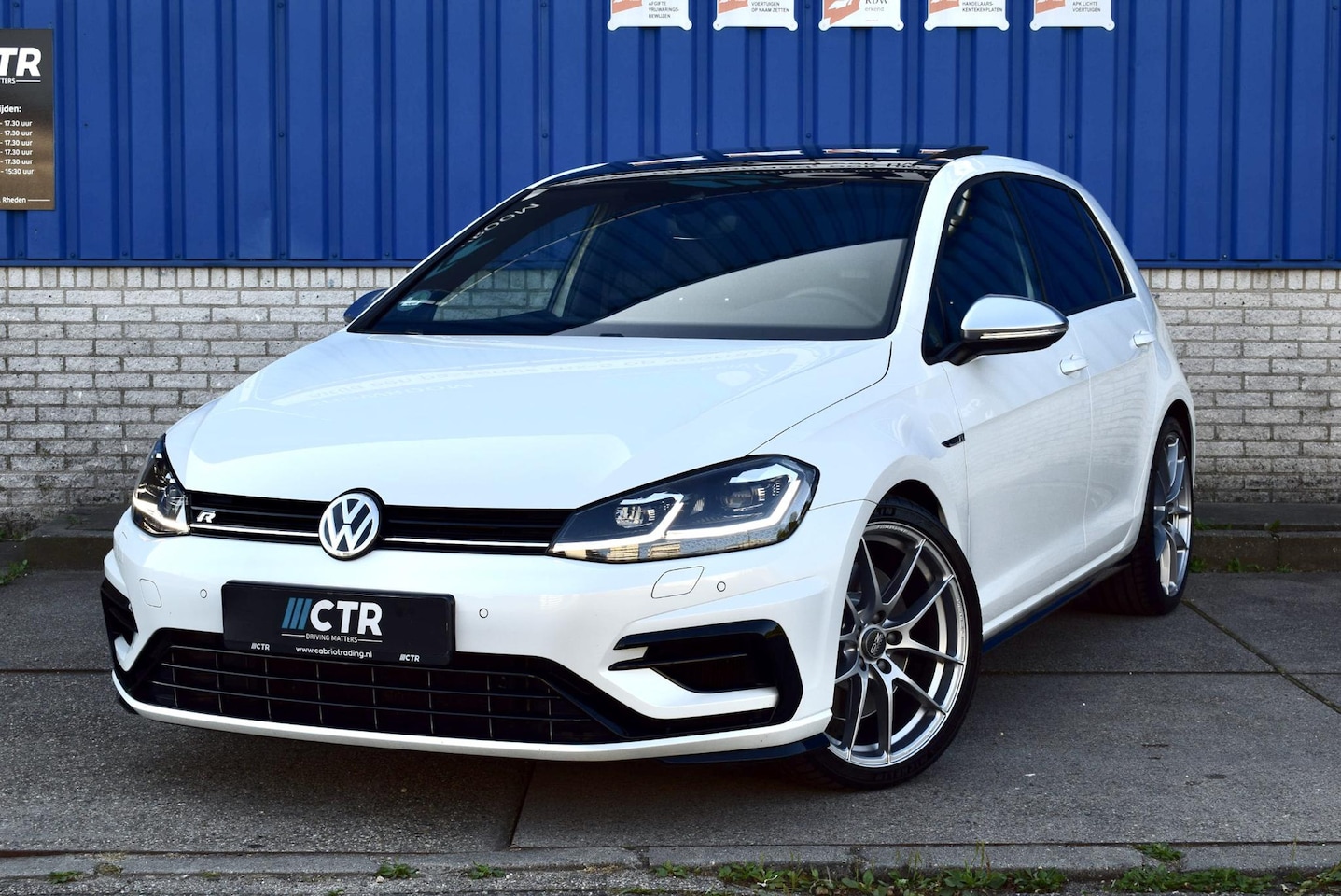Volkswagen Golf - 2.0 R 4motion 310pk Pano Dynaudio DSG - AutoWereld.nl