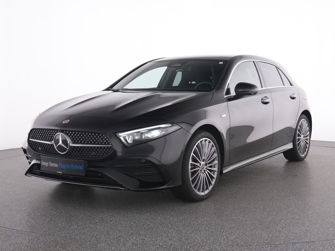Mercedes-Benz A-klasse - 250e AMG ** NIGHT, LEDER, TREKH, PANO, MEMO, 2-Zone CLIMA, 19-inch LMV, ** 1e EIG - UNFAL - AutoWereld.nl