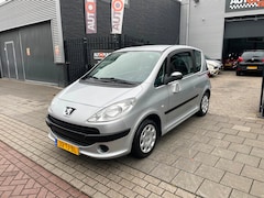Peugeot 1007 - 1.4 Sesam Urban Trekhaak NAP APK 1 Jaar