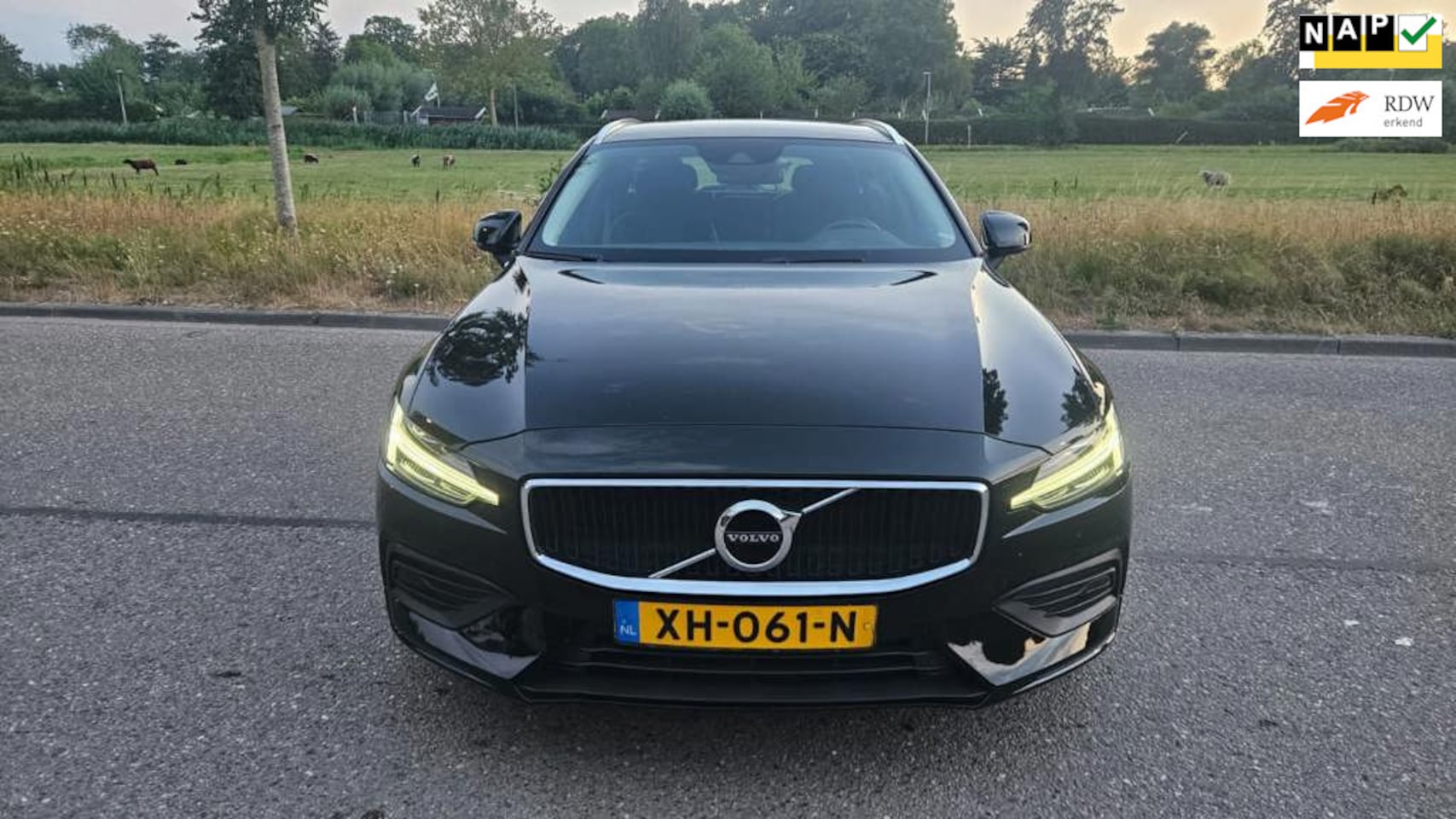 Volvo V60 - VOLVO V60 2.0 D4 | DISTRIBUTIERIEM VERVANGEN | ZEER COMPLEET | ELEK. TREKHAAK | ELEK. ACHT - AutoWereld.nl