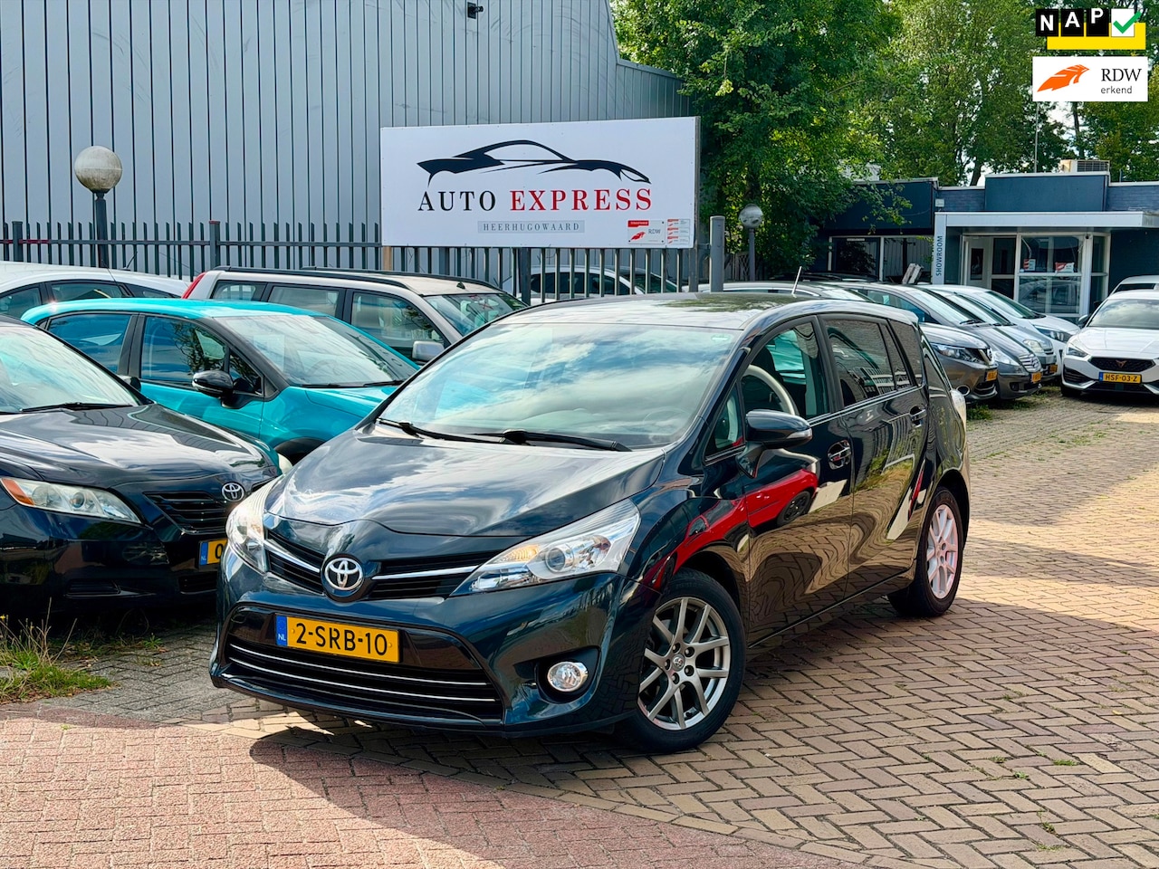 Toyota Verso - 1.8 VVT-i Business Aut/Aico/Navi/PanoDak/camra/trekhaak/Nap/Nieuw Apk/6Maanden Garantie - AutoWereld.nl