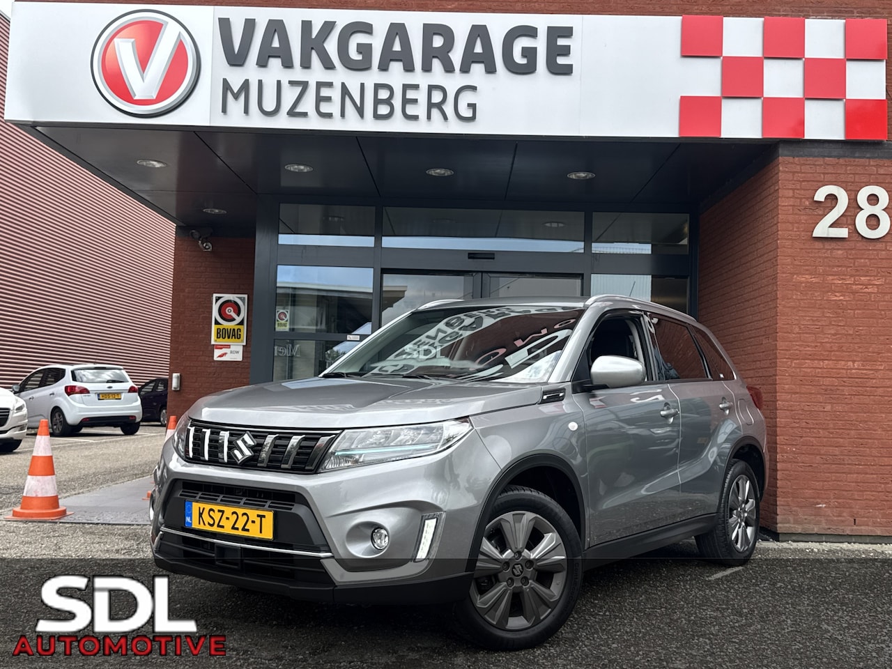 Suzuki Vitara - 1.5 Hybrid Style AllGrip // AFN. TREKHAAK // ADAPT. CRUISE // KEYLESS // CAMERA // APPLE C - AutoWereld.nl