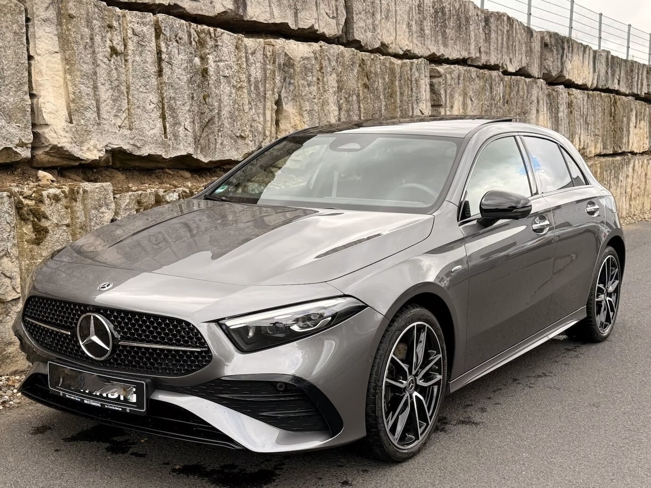 Mercedes-Benz A-klasse - 250e AMG ** NIGHT, MBUX+, PANO, MEMO, DISTR, 2-Zone CLIMA, 19-inch LMV,  ** 1e EIG - UNFAL - AutoWereld.nl