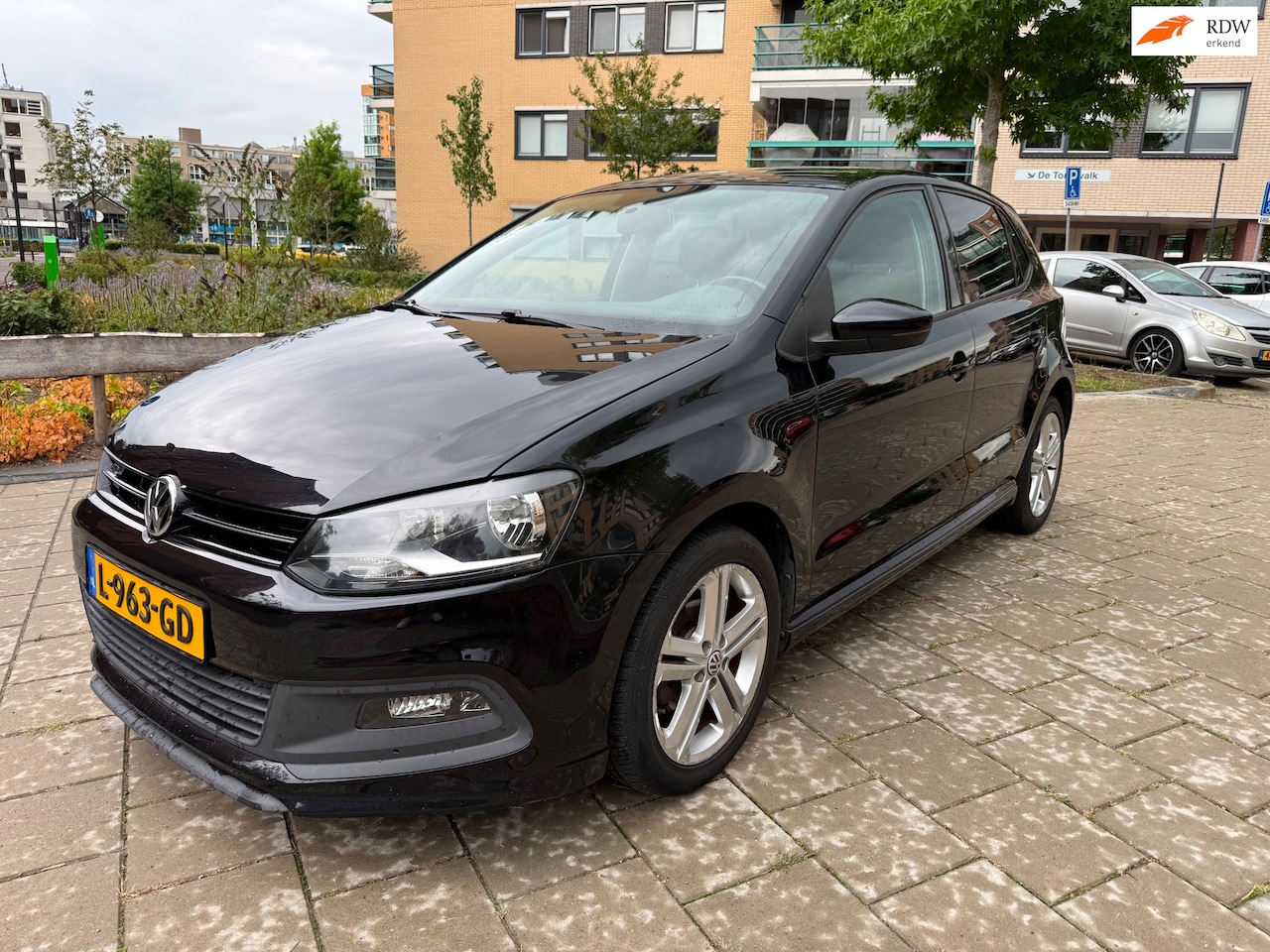 Volkswagen Polo - 1.2-12V | R-Line | Navi| CarPlay | Achteruitrijcamera - AutoWereld.nl