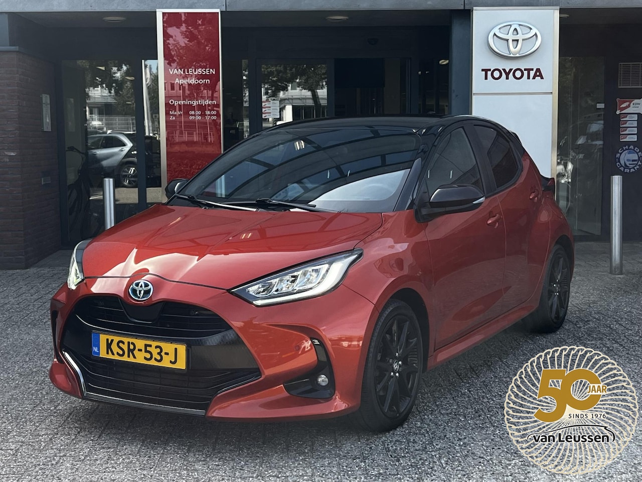 Toyota Yaris - 1.5 HYBRID EXECUTIVE HEAD-UP PANO CLIMA PARK-SENSOR APPLE/ANDROID STOEL/STUURVERWARMING LM - AutoWereld.nl