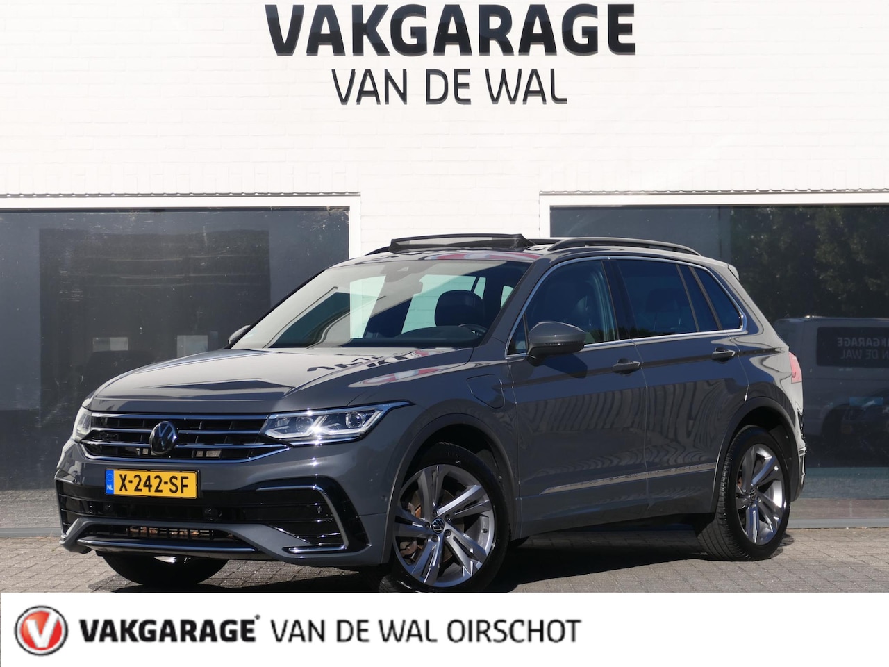 Volkswagen Tiguan - 1.4 TSI eHybrid R-Line Business+ | Panoramadak | Discover Pro | Head-up display | Elektris - AutoWereld.nl