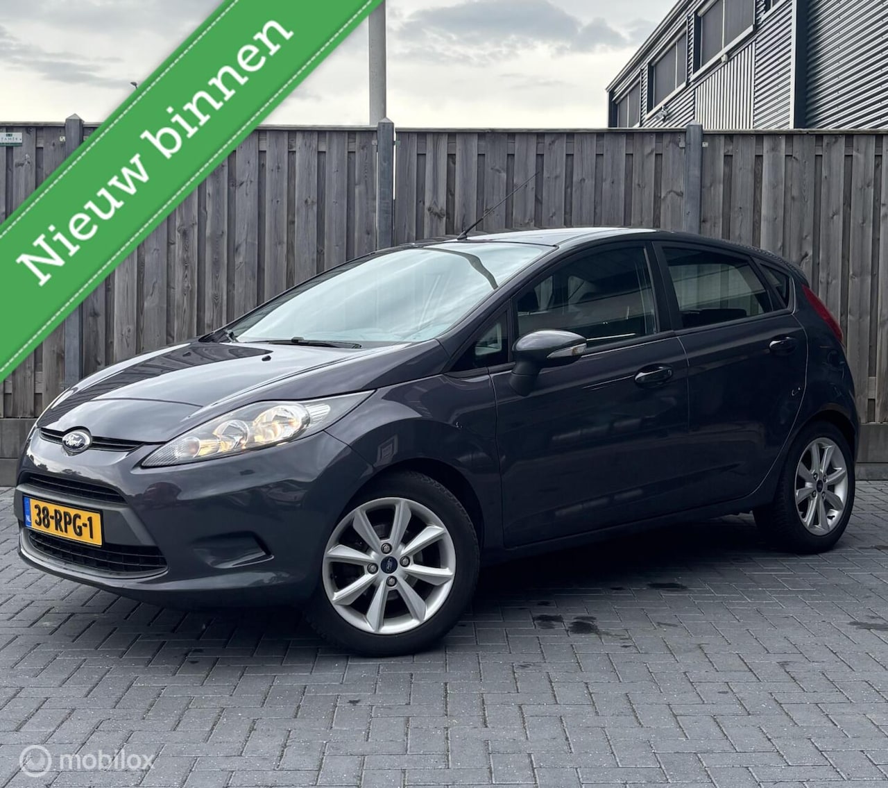 Ford Fiesta - 1.25 Limited/DISTRIBUTIE VV/NIEUWE APK/AIRCO/NAP - AutoWereld.nl