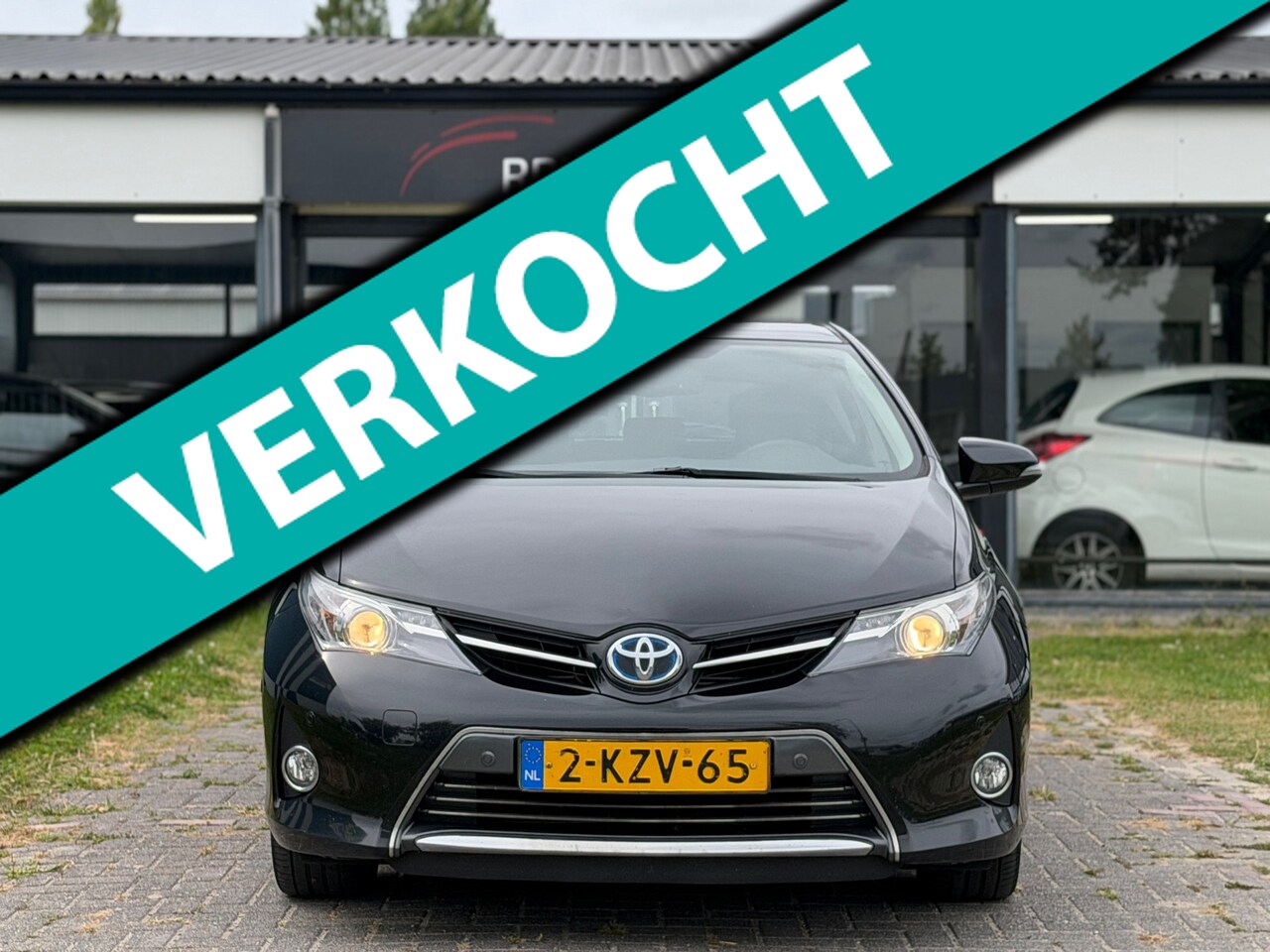 Toyota Auris - 1.8 Hybrid Executive - Keurig Onderh.- Stoelverw.- Cruise- Camera- NAP-APK - AutoWereld.nl