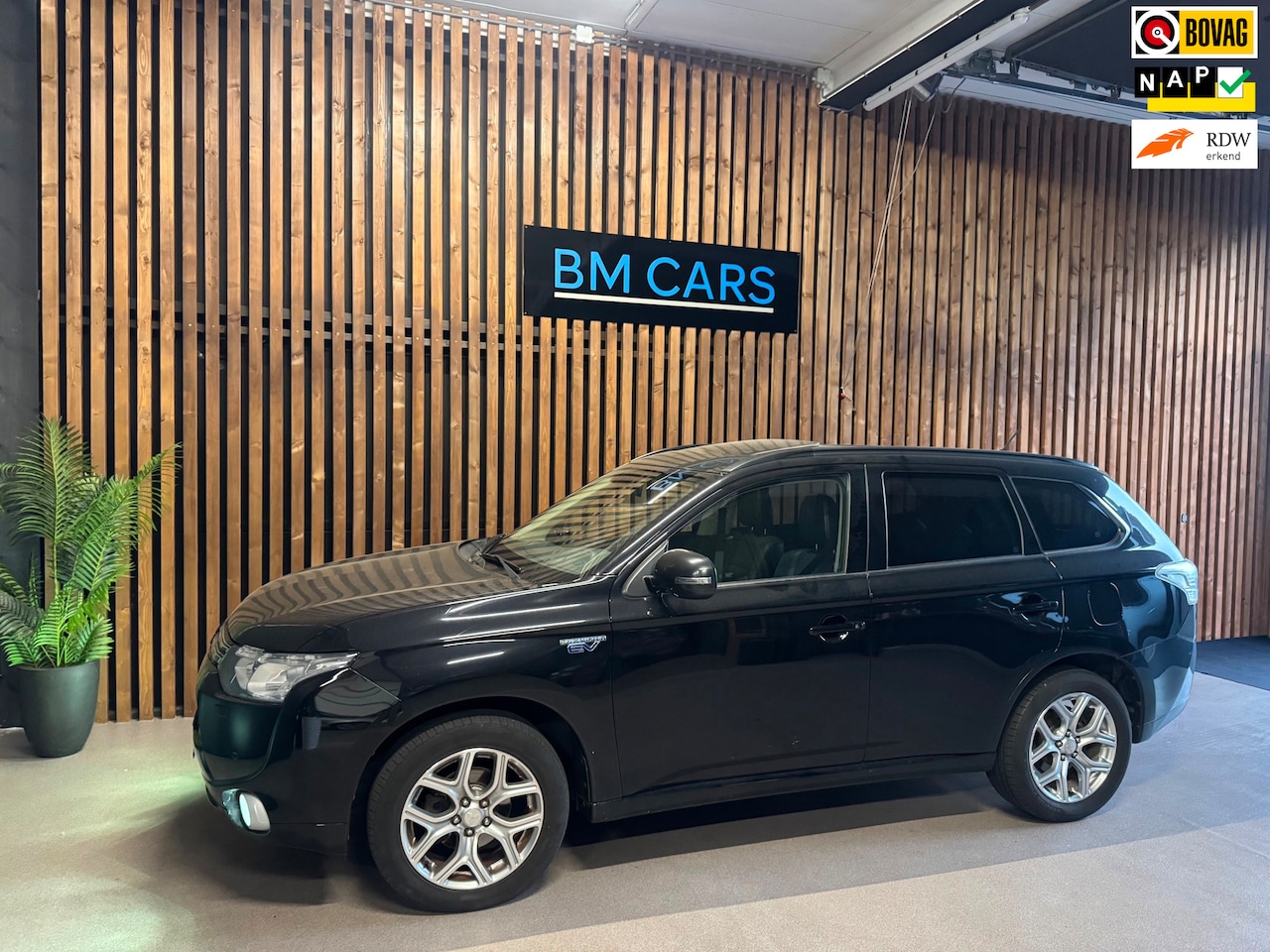 Mitsubishi Outlander - 2.0 PHEV Instyle Schuifdak, Camera, Leer - AutoWereld.nl