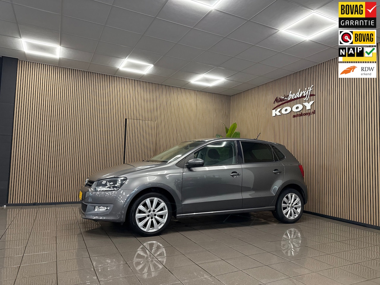 Volkswagen Polo - 1.4-16V Highline * Automaat / Carplay / Stoelverwarming / LM Velgen / NL Auto * - AutoWereld.nl