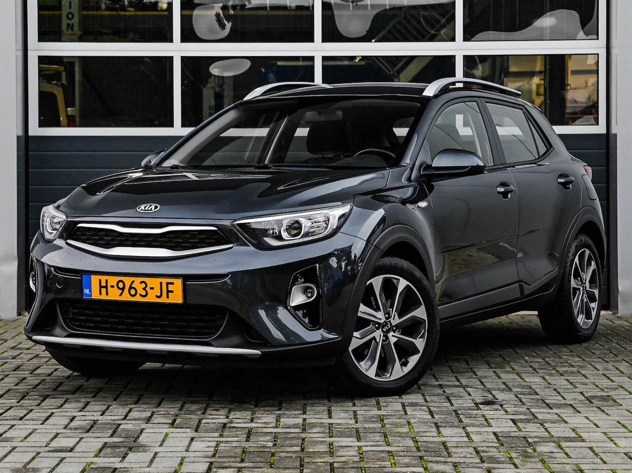 Kia Stonic - 1.0 T-GDi DynamicLine | Navi | Camera | Carplay | Cruise control | PDC | DAB+ | Trekhaak - AutoWereld.nl