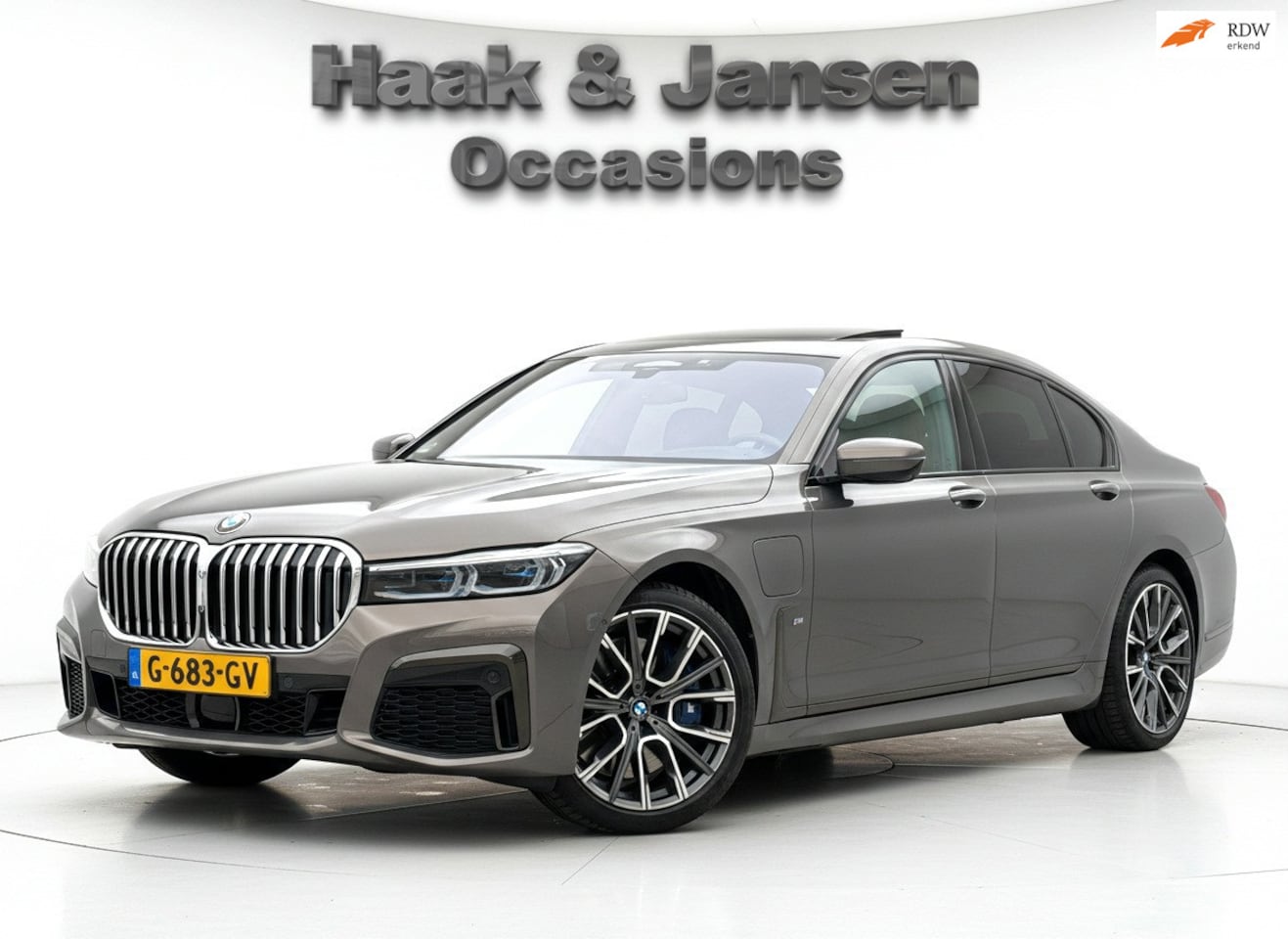 BMW 7-serie - 745e M-Sport / Champagner Quarz / Massage / ACC / NAP / Service t/m 2028! - AutoWereld.nl