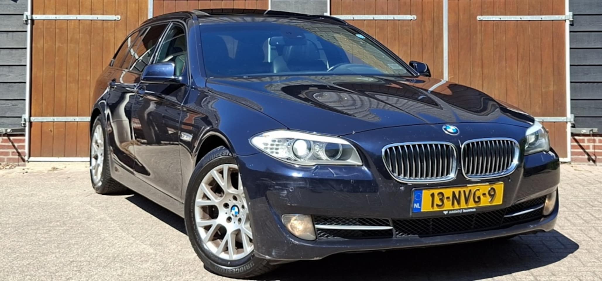 BMW 5-serie Touring - 530d High Executive | TV | 6 Cilinder | Lederen bekleding | Panoramadak - AutoWereld.nl