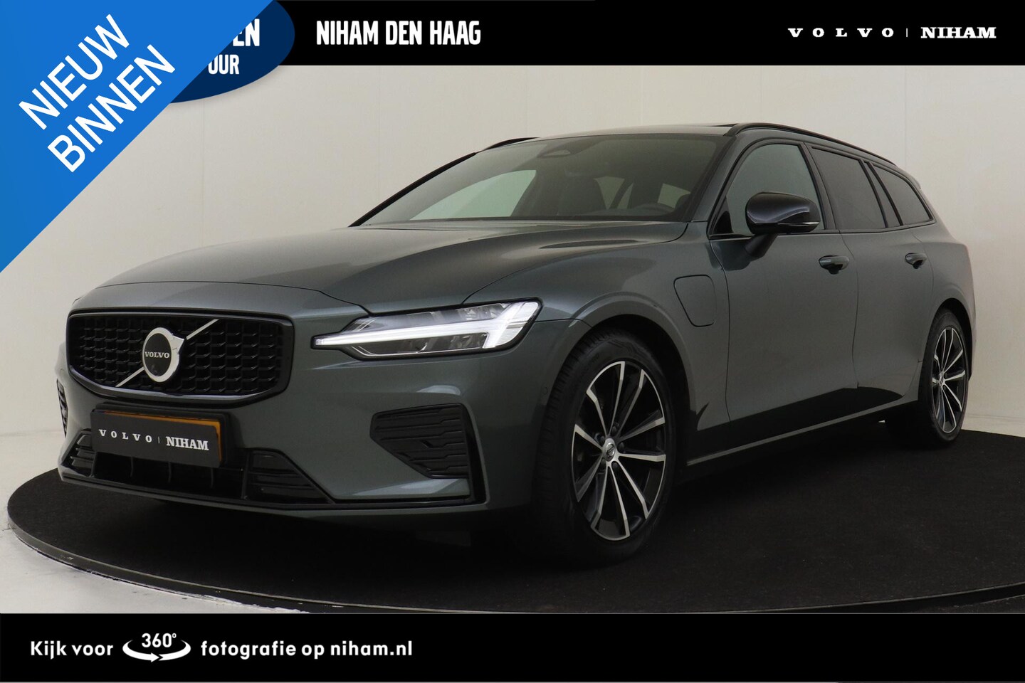 Volvo V60 - T8 PLUG-IN HYBRID AWD PLUS DARK -PANO.DAK|HARMAN/KARDON|360°CAM|HEAD-UP DISP.|PRIVACY.GLAS - AutoWereld.nl