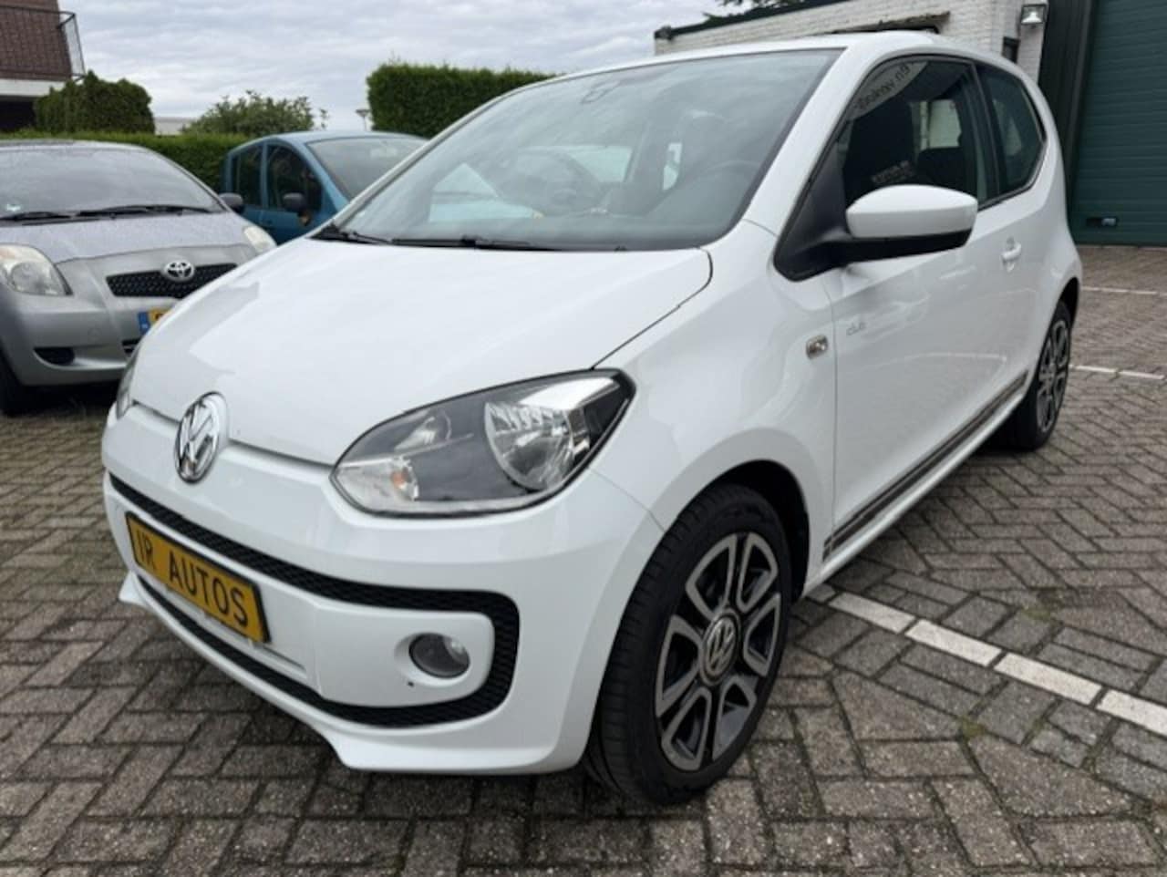 Volkswagen Up! - /Airco / PDC/ Cruise control/NAVI/75 PK - AutoWereld.nl