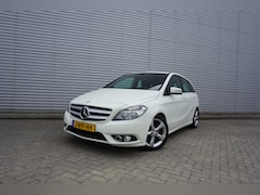 Mercedes-Benz B-klasse - 180 Prestige AUTOMAAT -Airco / Navi / Cruise / PDC / Elektr. ramen / Trekhaak / Lm velgen