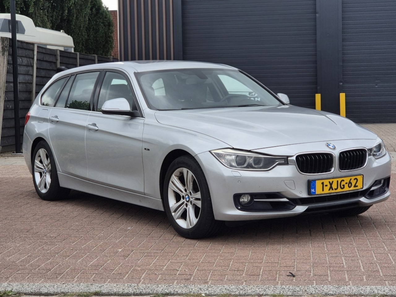 BMW 3-serie Touring - 320i High Executive 320i High Executive - AutoWereld.nl