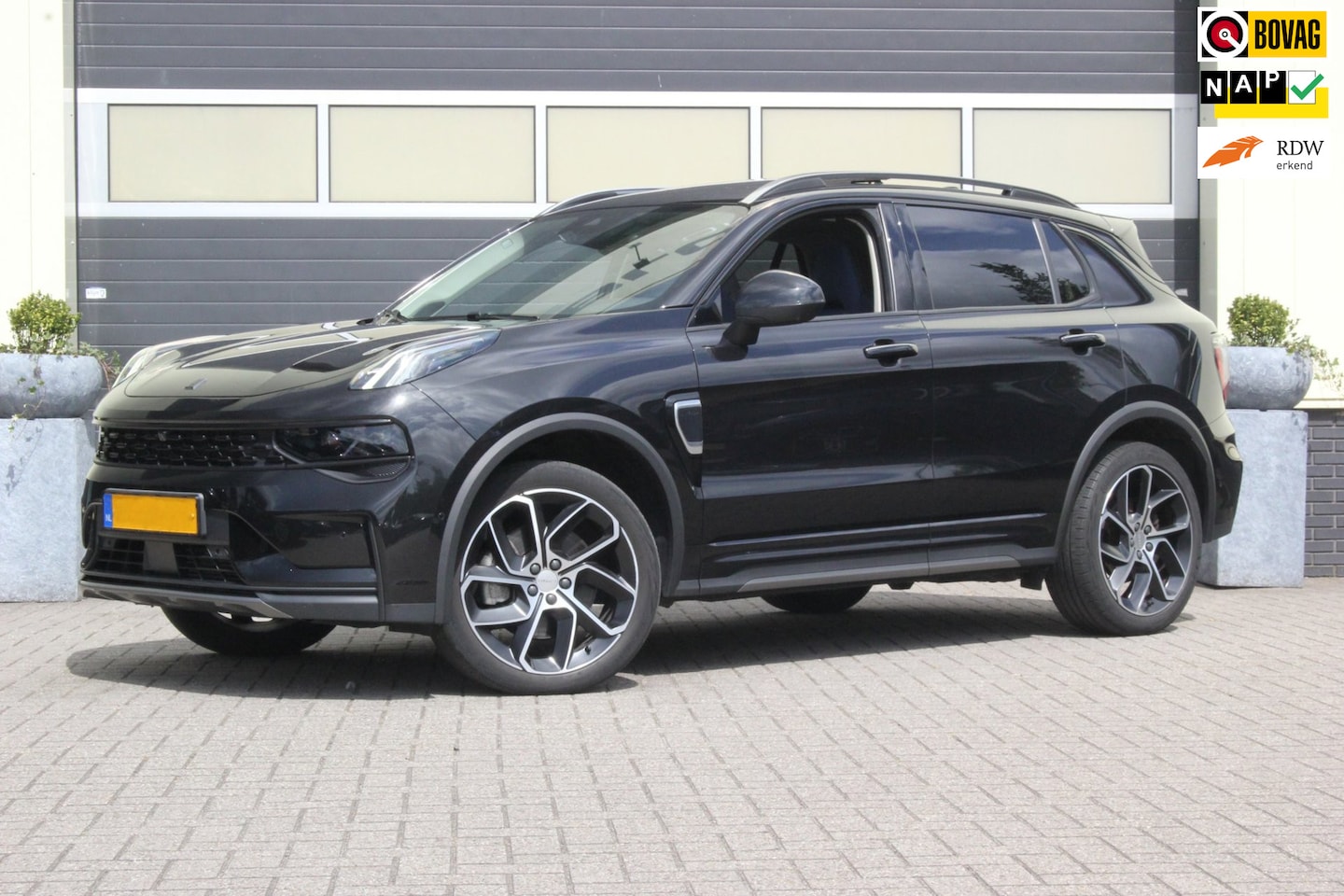 Lynk & Co 01 - 1.5 PHEV Plug-in hybrid | NAP | Blackline | Panoramadak | - AutoWereld.nl