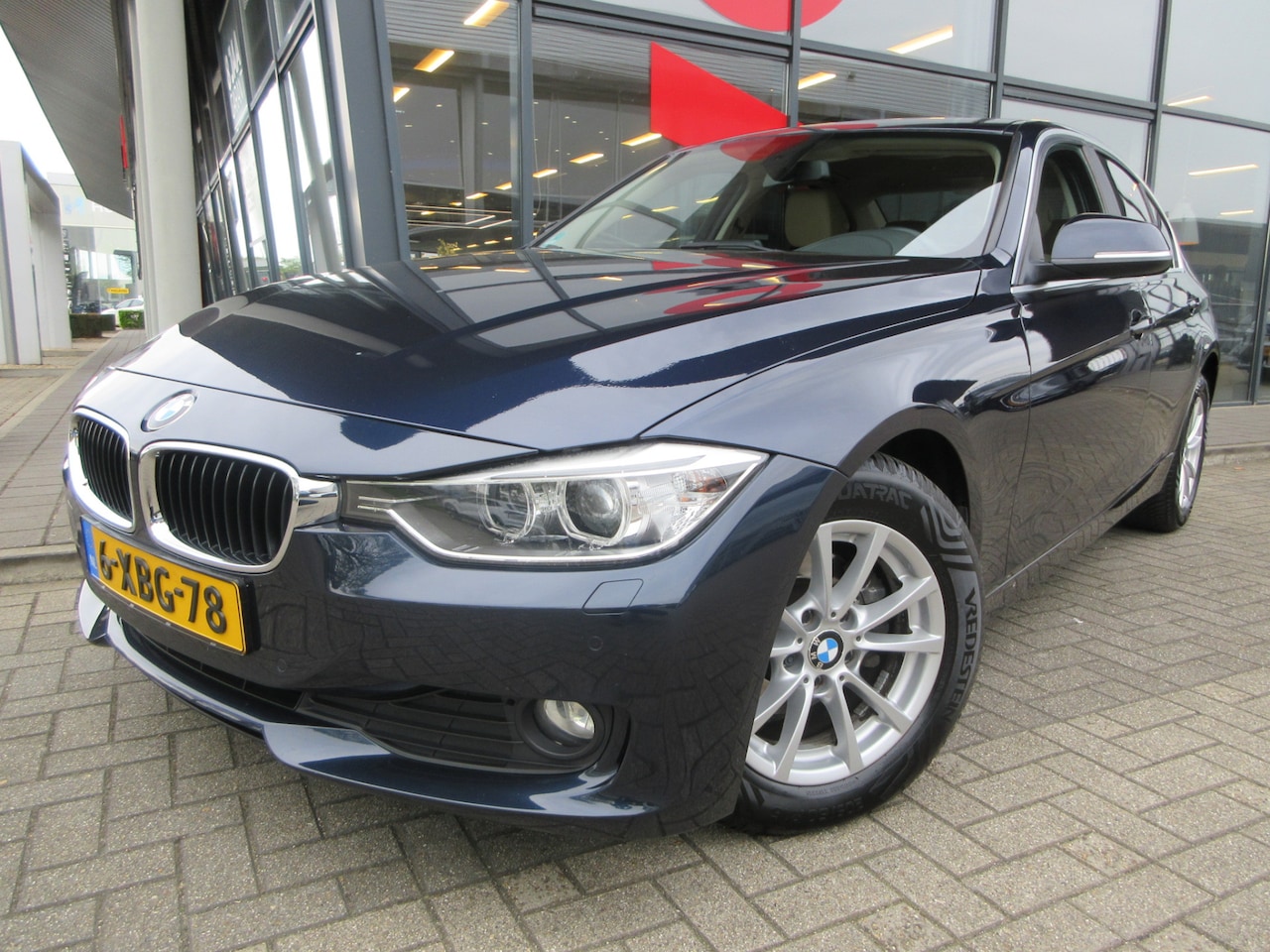 BMW 3-serie - 316i Executive | AUTOMAAT | VIERSEIZOENEN BANDEN | LEDER | NAVIGATIE | - AutoWereld.nl