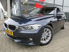 BMW 3-serie - 316i Executive | AUTOMAAT | VIERSEIZOENEN BANDEN | LEDER | NAVIGATIE |